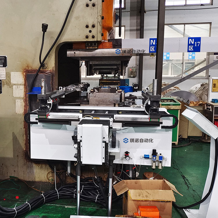 三次元機(jī)械手